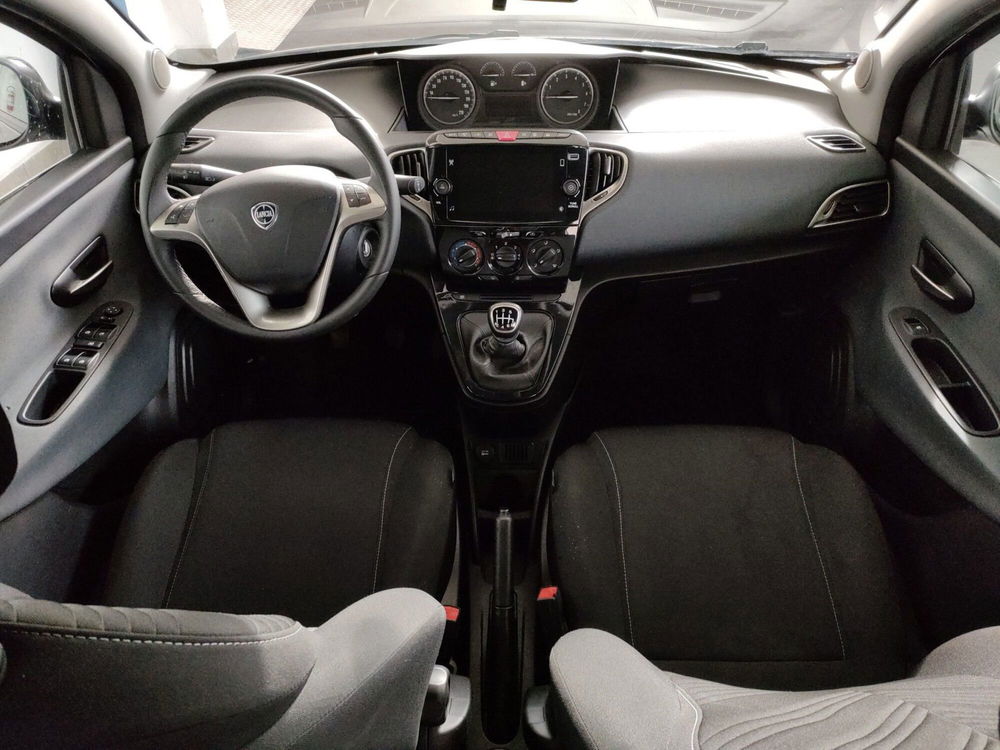 Lancia Ypsilon usata a Roma (10)