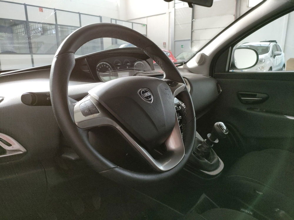 Lancia Ypsilon usata a Roma (12)