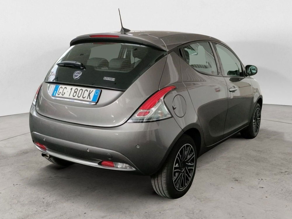 Lancia Ypsilon usata a Roma (2)