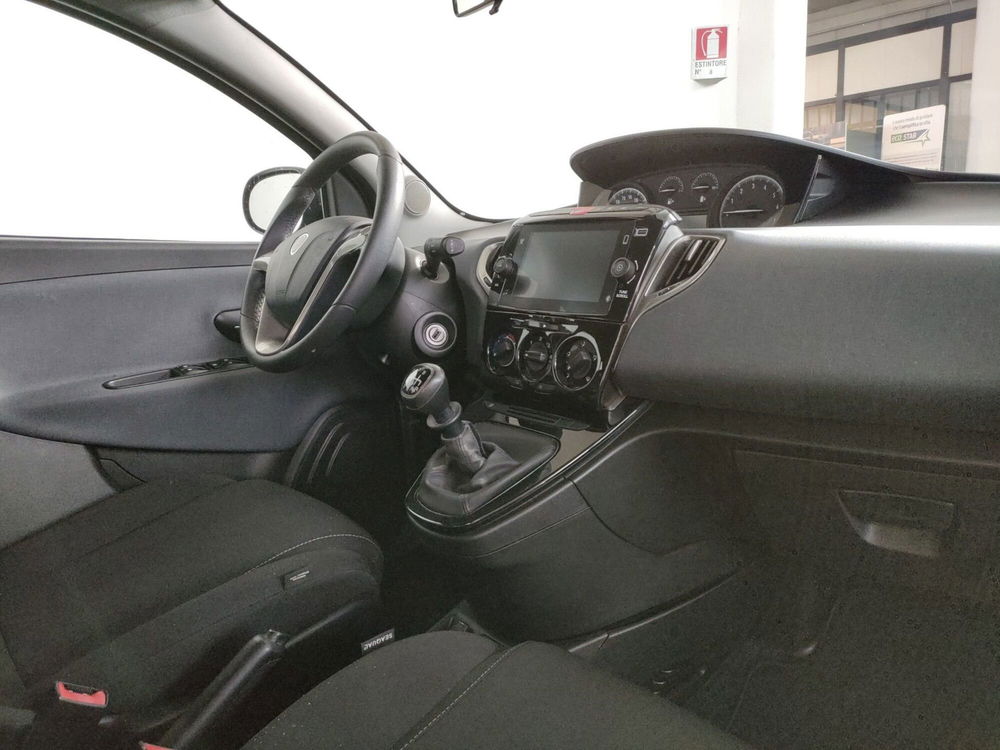 Lancia Ypsilon usata a Roma (8)