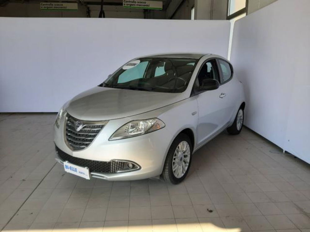 Lancia Ypsilon usata a Padova (3)