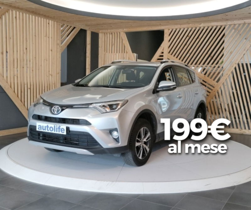 Toyota Rav4 D-4D 2WD Active  del 2016 usata a Lamezia Terme