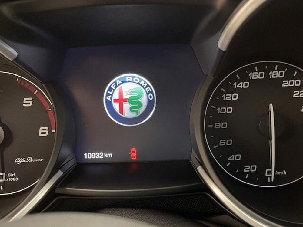 Alfa Romeo Stelvio usata a Alessandria (8)