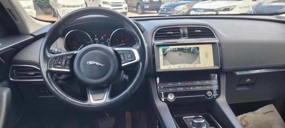 Jaguar F-Pace usata a Napoli (10)