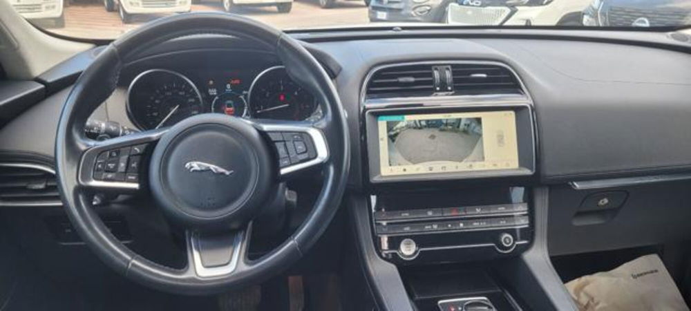 Jaguar F-Pace usata a Napoli (8)