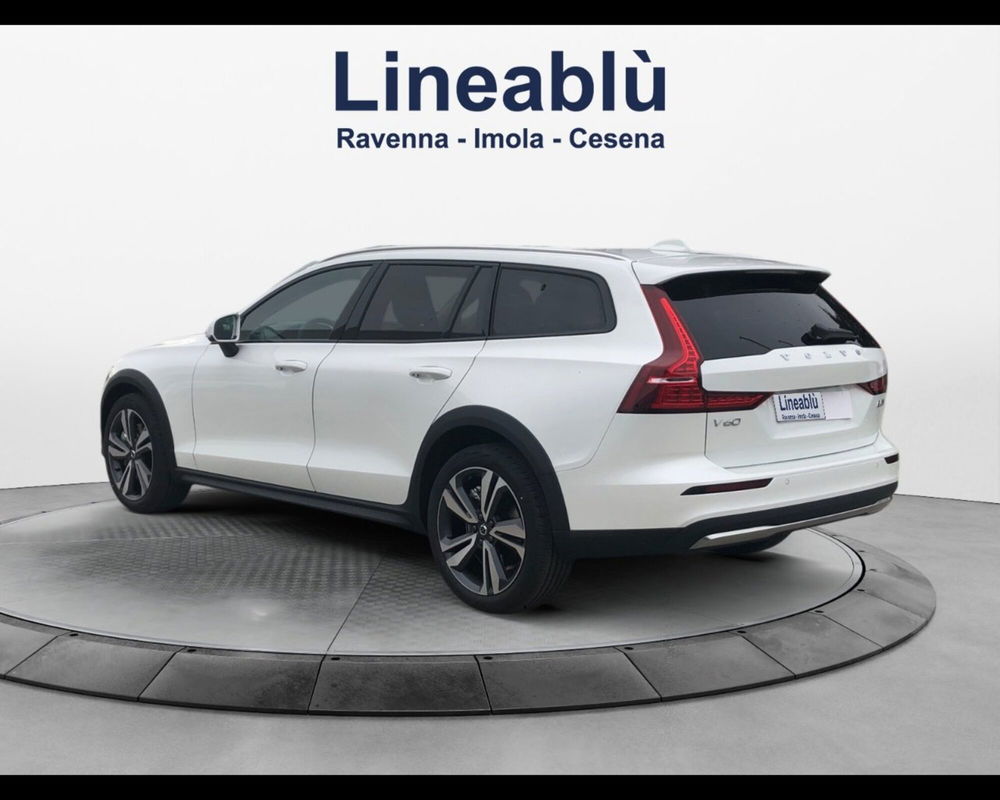 Volvo V60 Cross Country nuova a Ravenna (3)