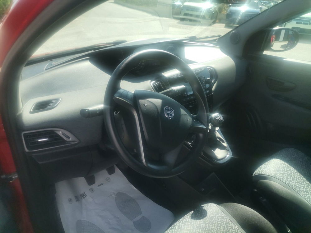 Lancia Ypsilon usata a Matera (10)