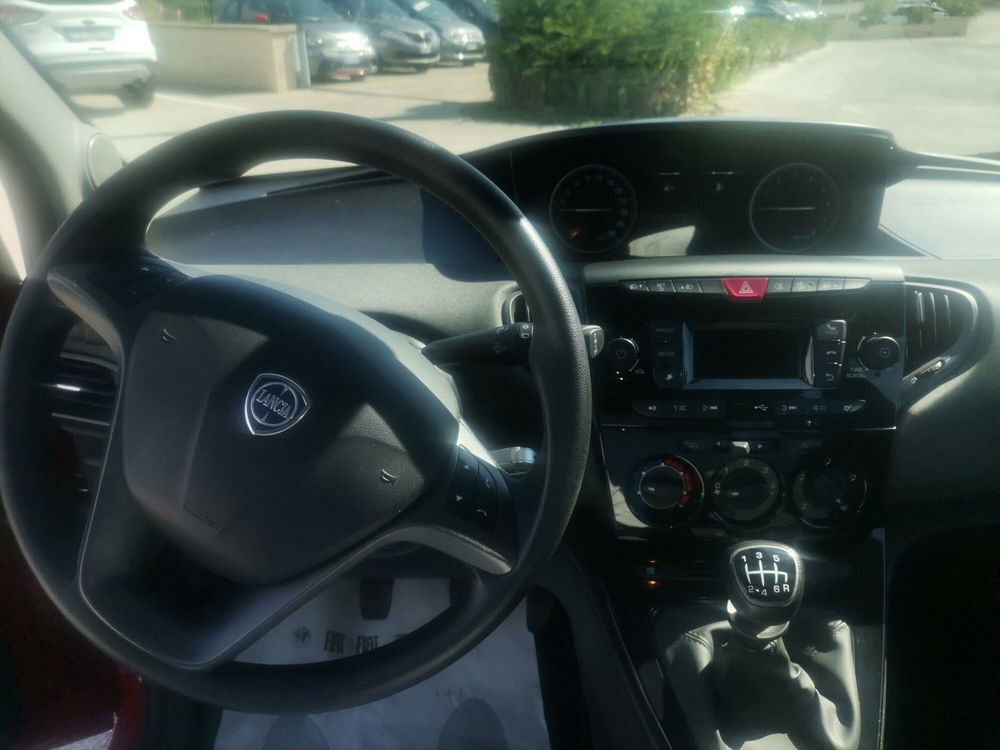 Lancia Ypsilon usata a Matera (12)