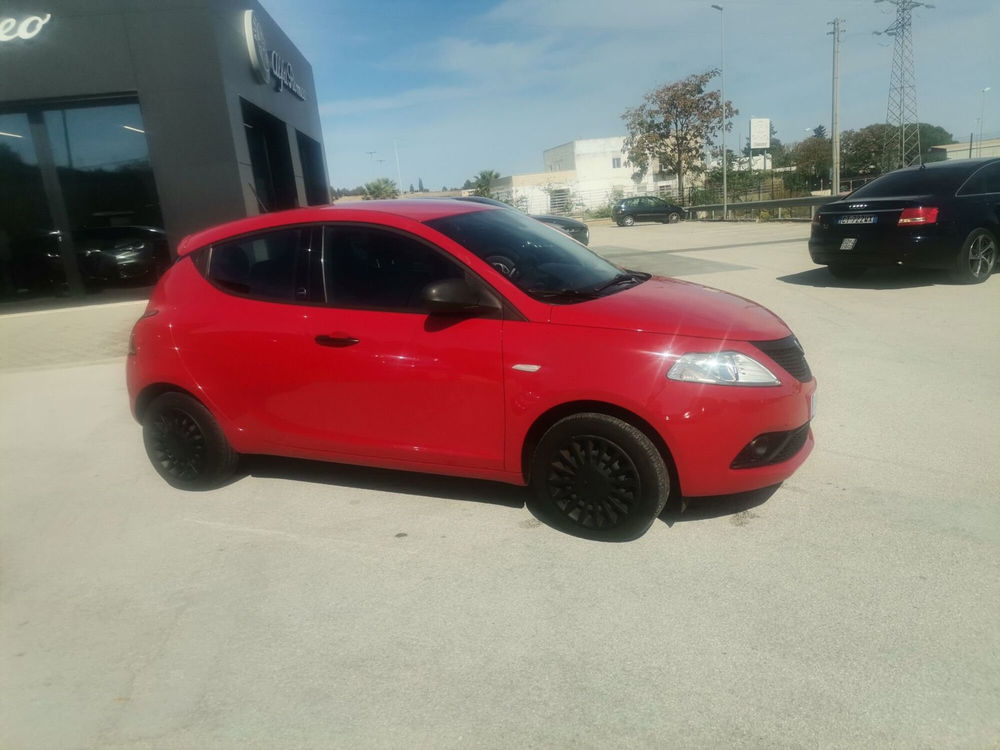 Lancia Ypsilon usata a Matera (4)