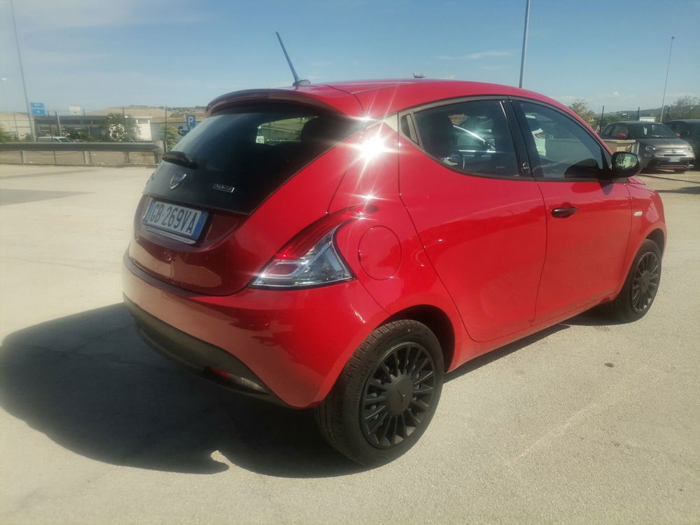 Lancia Ypsilon usata a Matera (5)