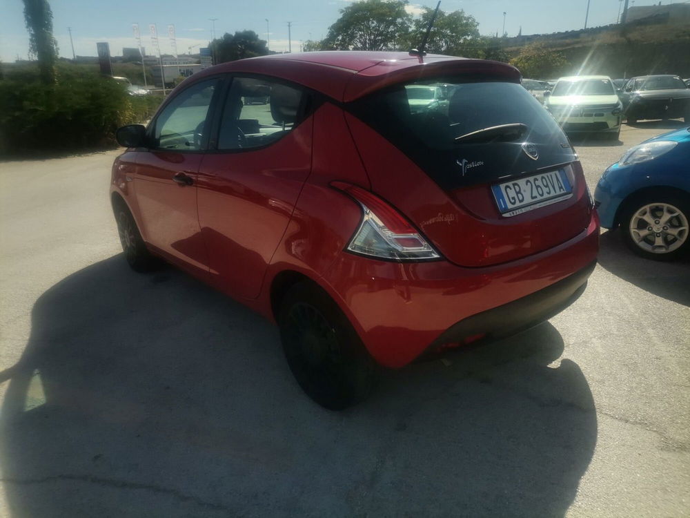 Lancia Ypsilon usata a Matera (7)