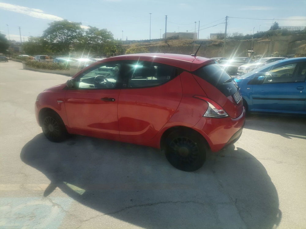 Lancia Ypsilon usata a Matera (8)