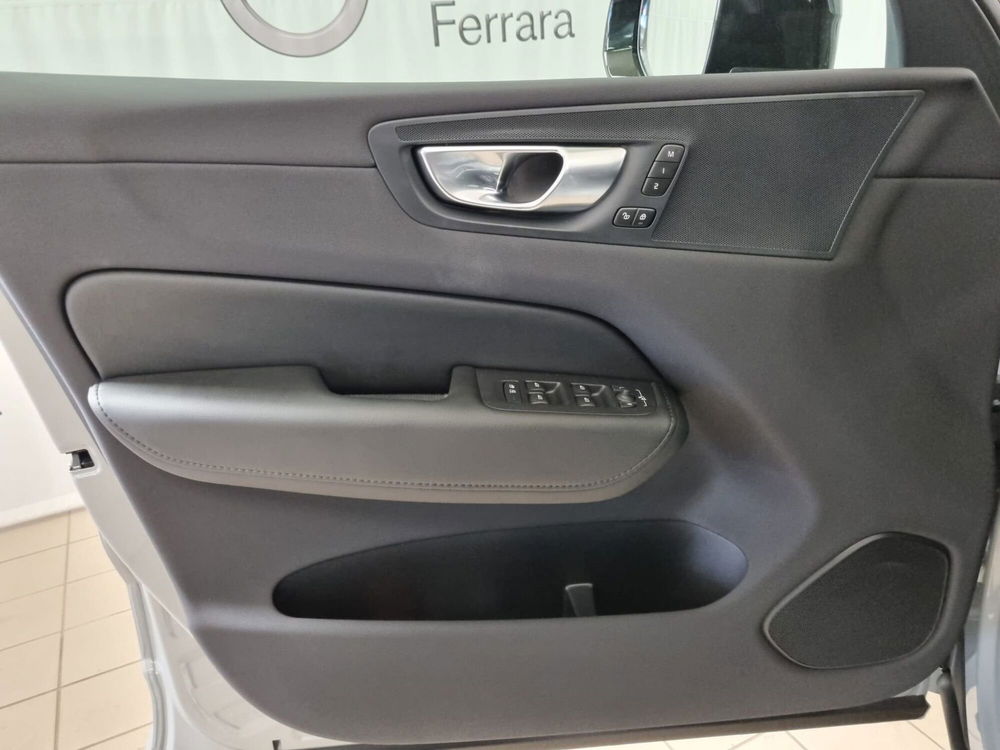 Volvo XC60 nuova a Ferrara (8)