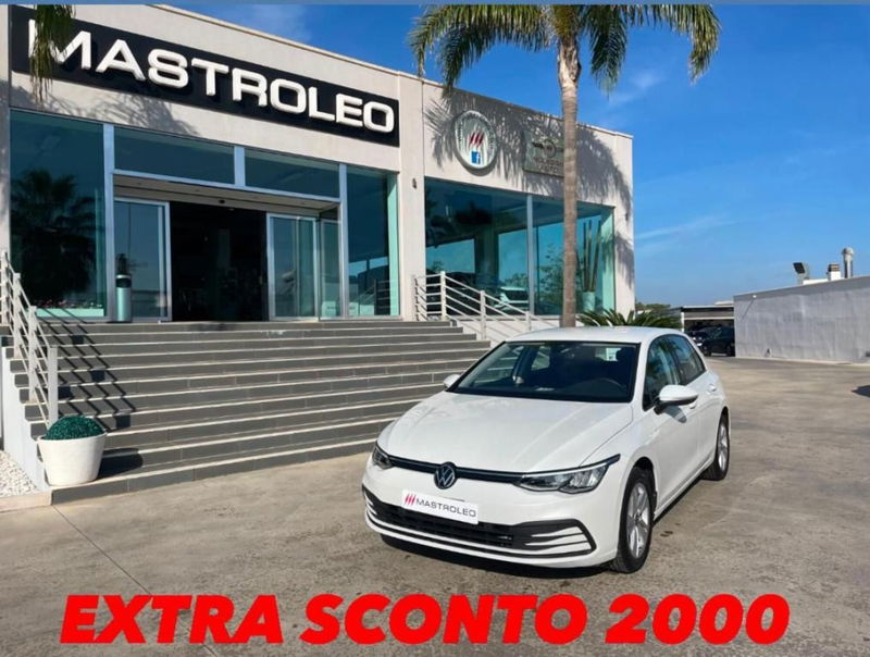 Volkswagen Golf 1.0 eTSI EVO DSG Life del 2021 usata a Tricase