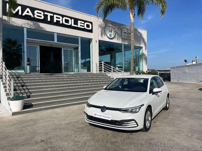 Volkswagen Golf Variant 1.0 eTSI EVO DSG Life del 2021 usata a Tricase