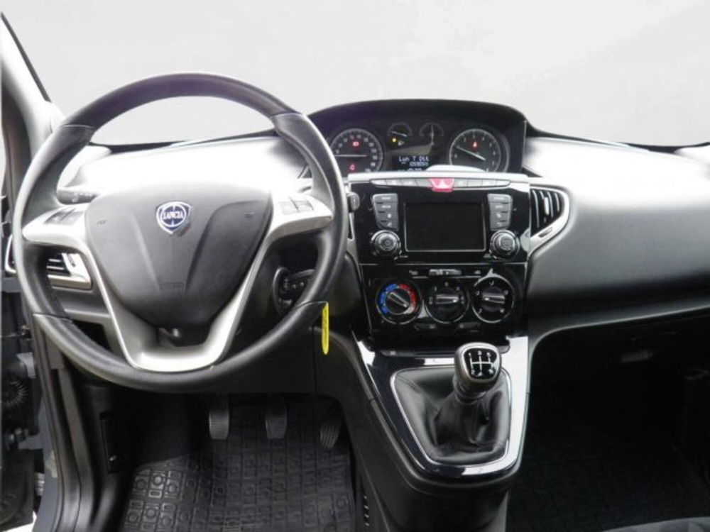 Lancia Ypsilon usata a Firenze (16)