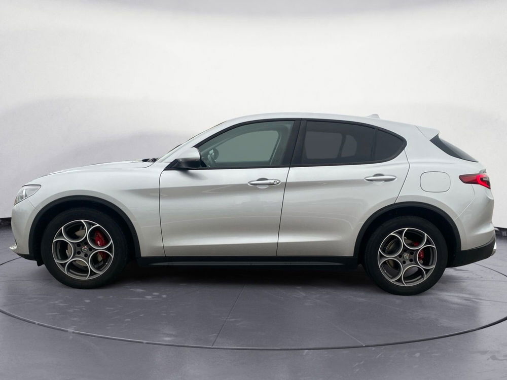 Alfa Romeo Stelvio usata a Pordenone (2)