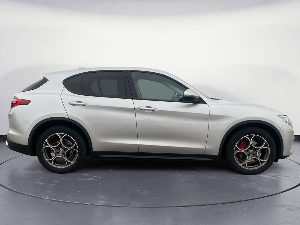 Alfa Romeo Stelvio usata a Pordenone (6)