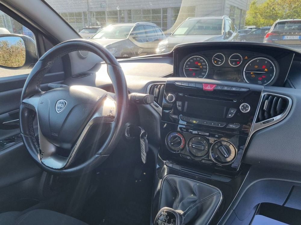 Lancia Ypsilon usata a Potenza (10)