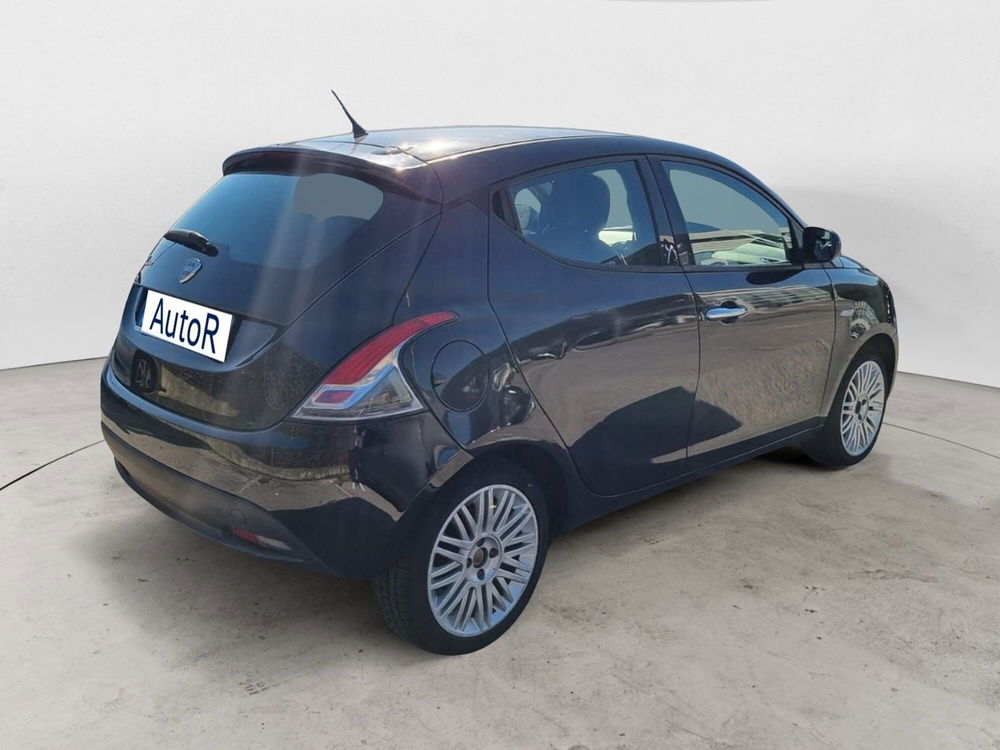 Lancia Ypsilon usata a Potenza (6)