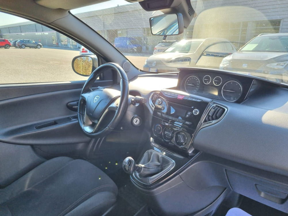 Lancia Ypsilon usata a Potenza (9)