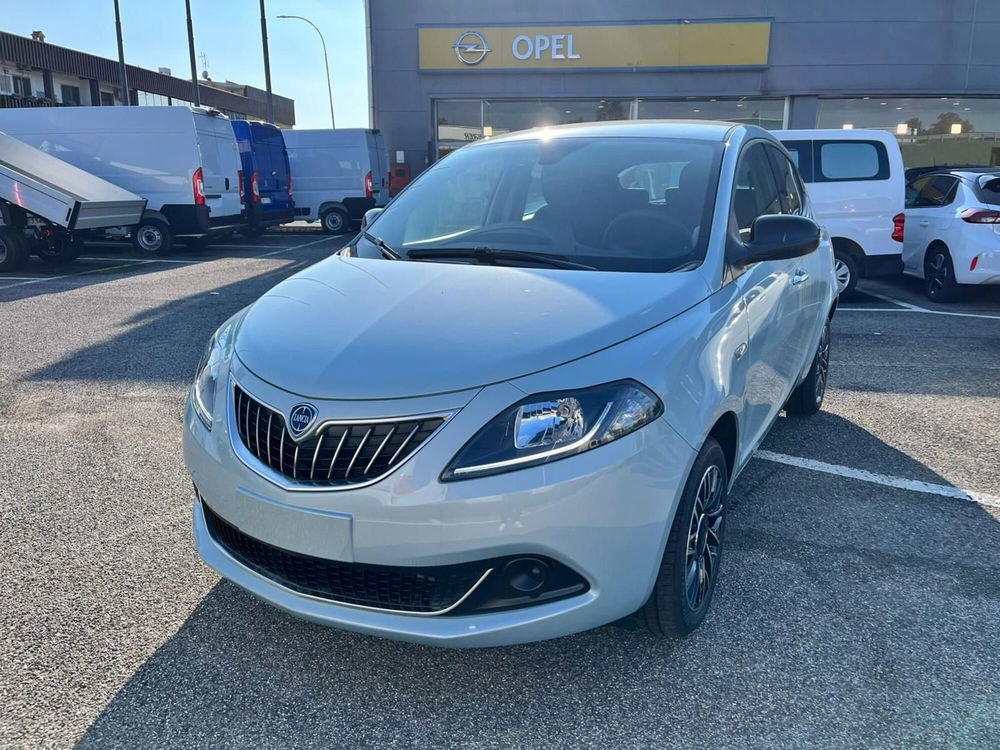 Lancia Ypsilon nuova a Milano