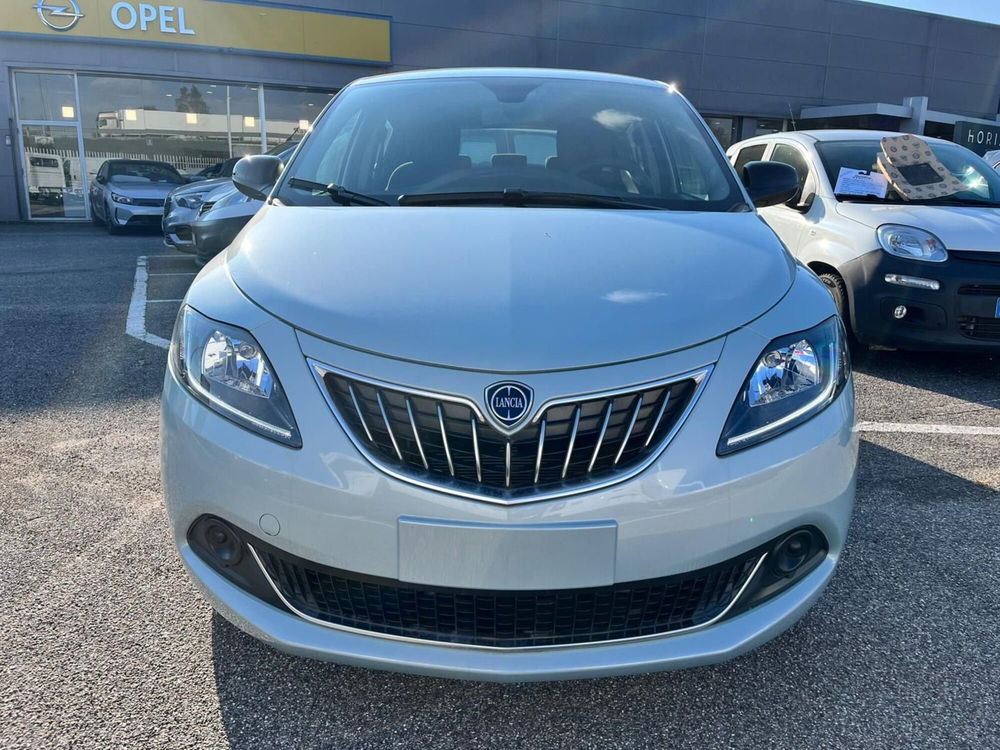 Lancia Ypsilon nuova a Milano (2)