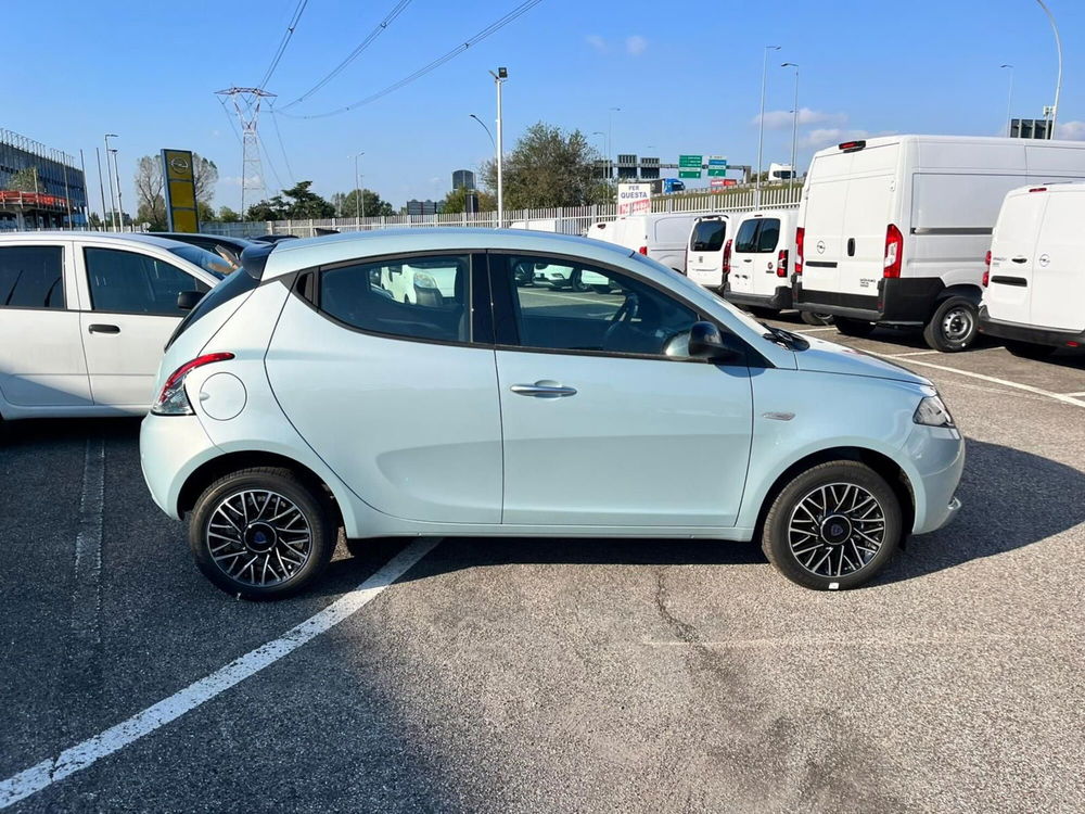 Lancia Ypsilon nuova a Milano (5)