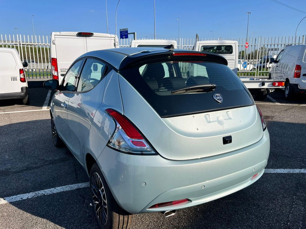 Lancia Ypsilon nuova a Milano (6)