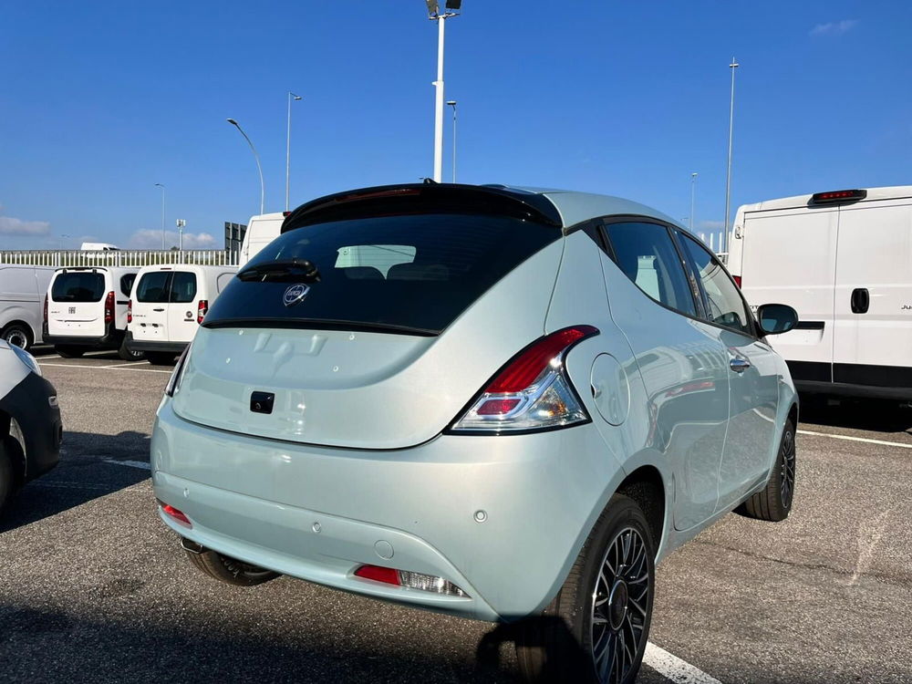 Lancia Ypsilon nuova a Milano (7)