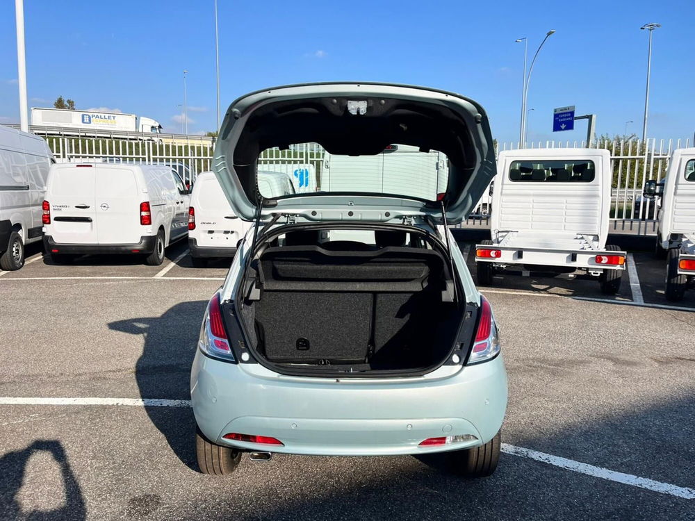 Lancia Ypsilon nuova a Milano (9)