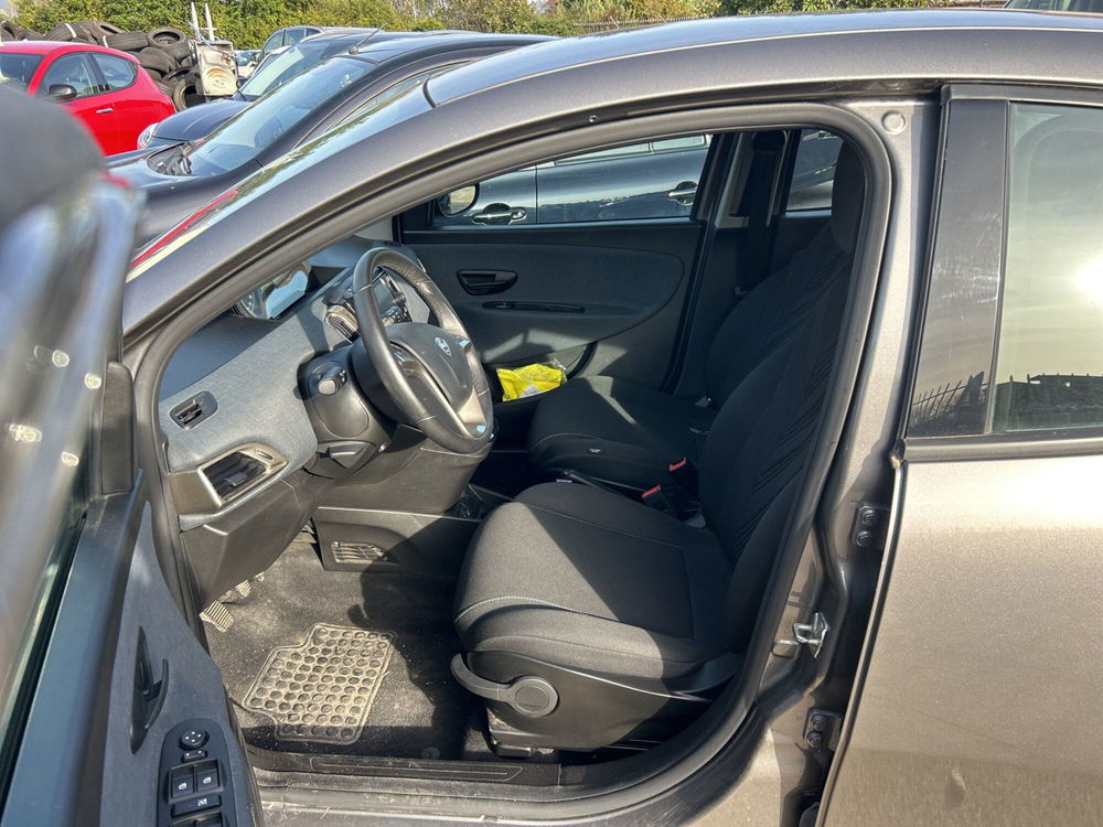 Lancia Ypsilon usata a Frosinone (15)