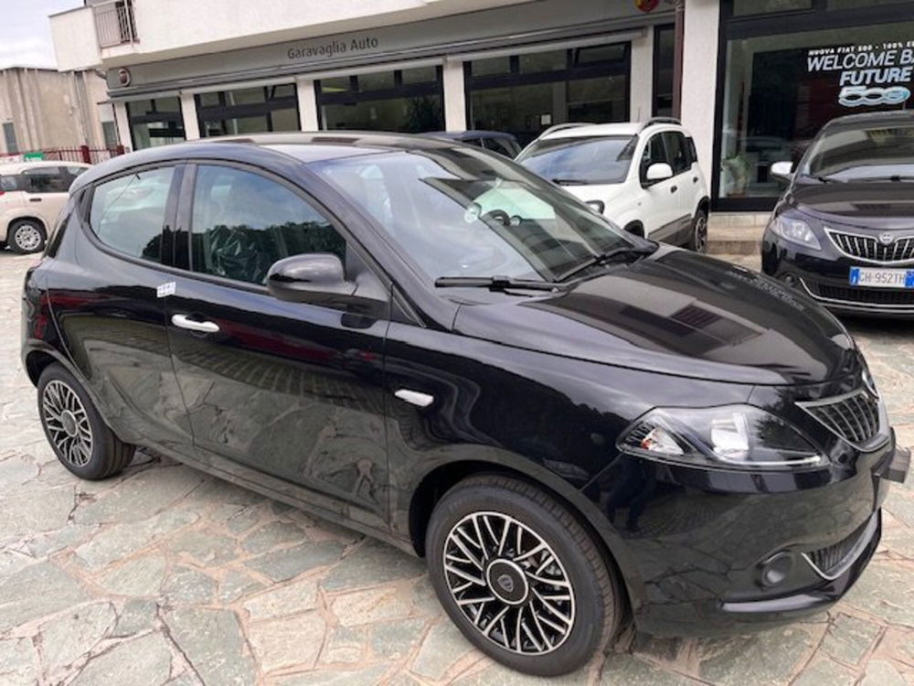 Lancia Ypsilon nuova a Milano (2)