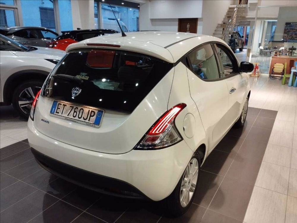 Lancia Ypsilon usata a Milano (4)