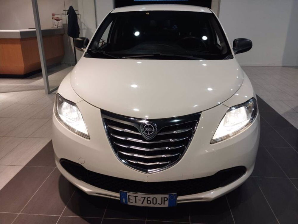 Lancia Ypsilon usata a Milano (5)