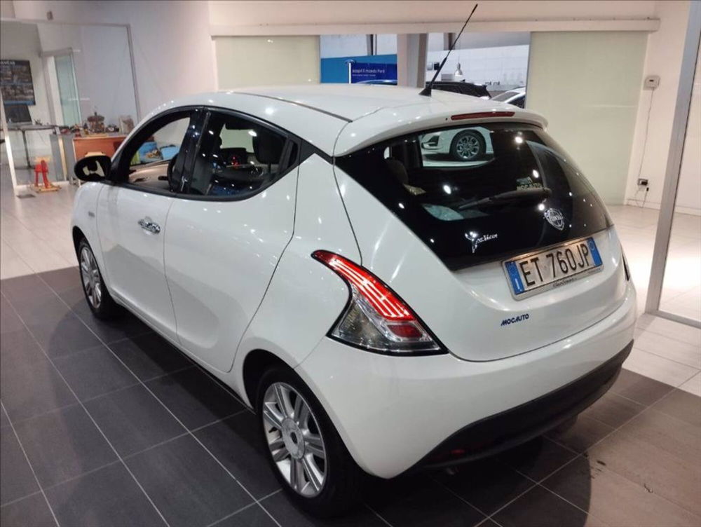 Lancia Ypsilon usata a Milano (7)