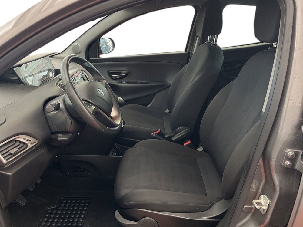 Lancia Ypsilon usata a Torino (8)