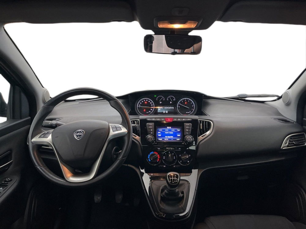 Lancia Ypsilon usata a Torino (9)