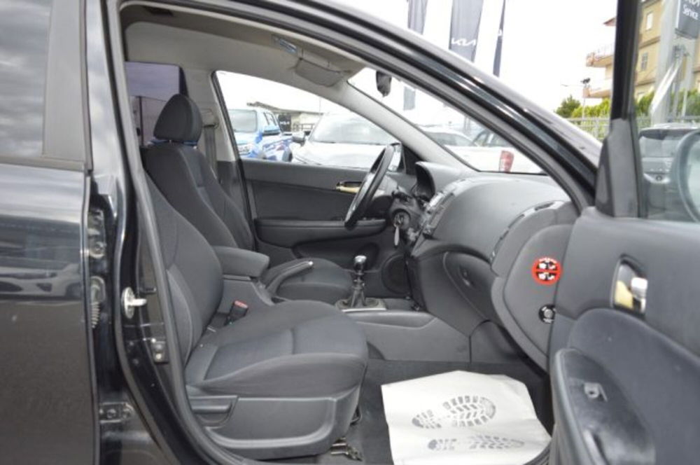 Hyundai i30 Station Wagon nuova a Latina (8)