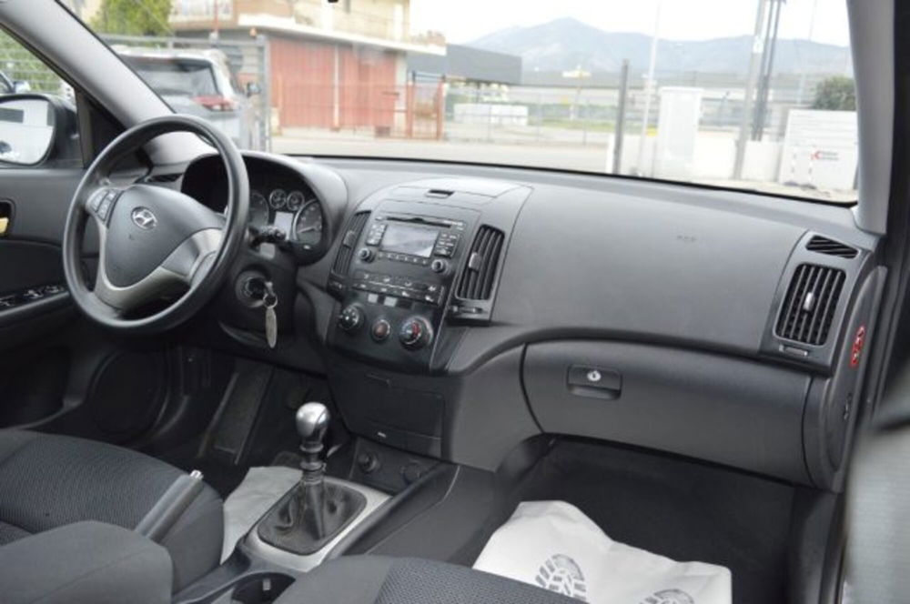 Hyundai i30 Station Wagon nuova a Latina (9)