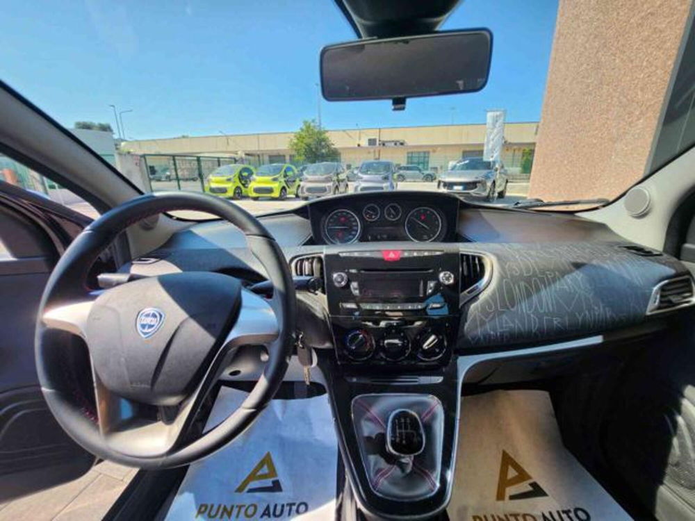 Lancia Ypsilon usata a Ancona (18)