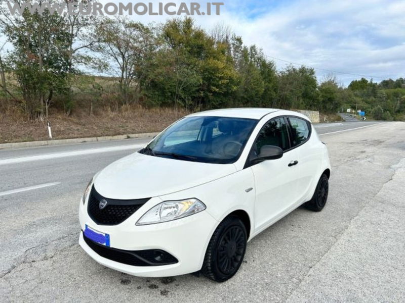 Lancia Ypsilon 1.0 FireFly 5 porte S&amp;S Hybrid Silver Plus del 2021 usata a Busso