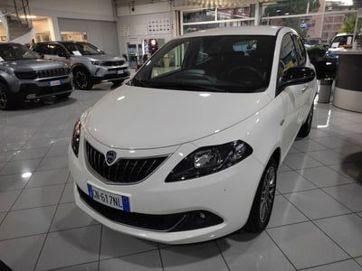 Lancia Ypsilon 1.0 FireFly 5 porte S&amp;S Hybrid Gold Plus del 2023 usata a Prato