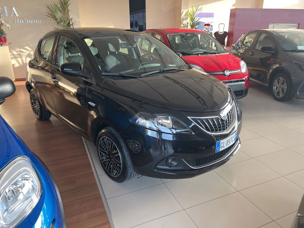 Lancia Ypsilon usata a Lucca