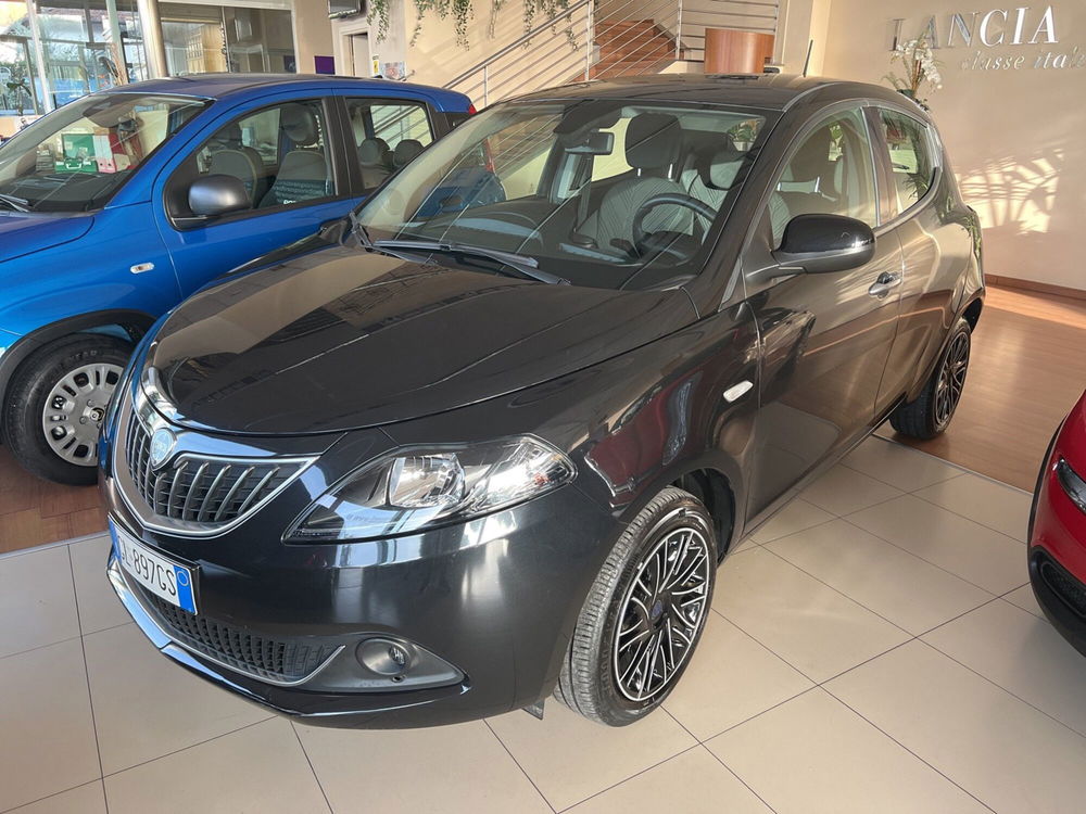 Lancia Ypsilon usata a Lucca (2)