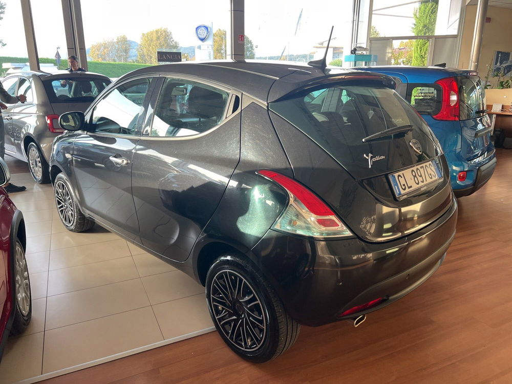 Lancia Ypsilon usata a Lucca (3)