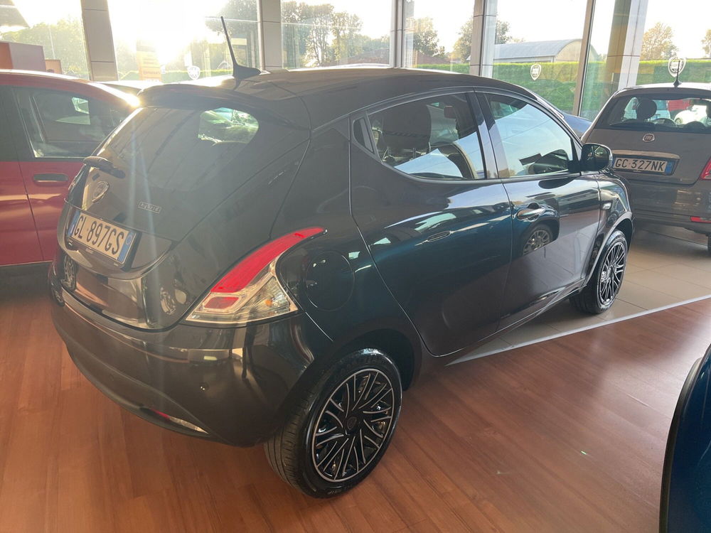 Lancia Ypsilon usata a Lucca (4)