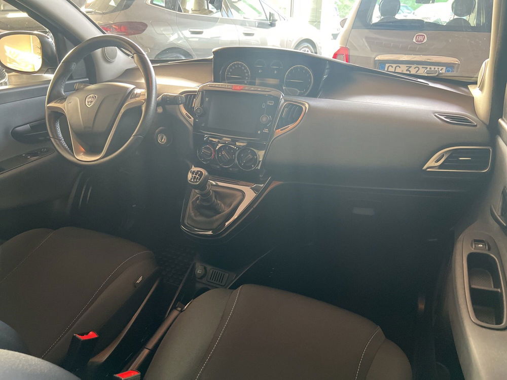 Lancia Ypsilon usata a Lucca (5)