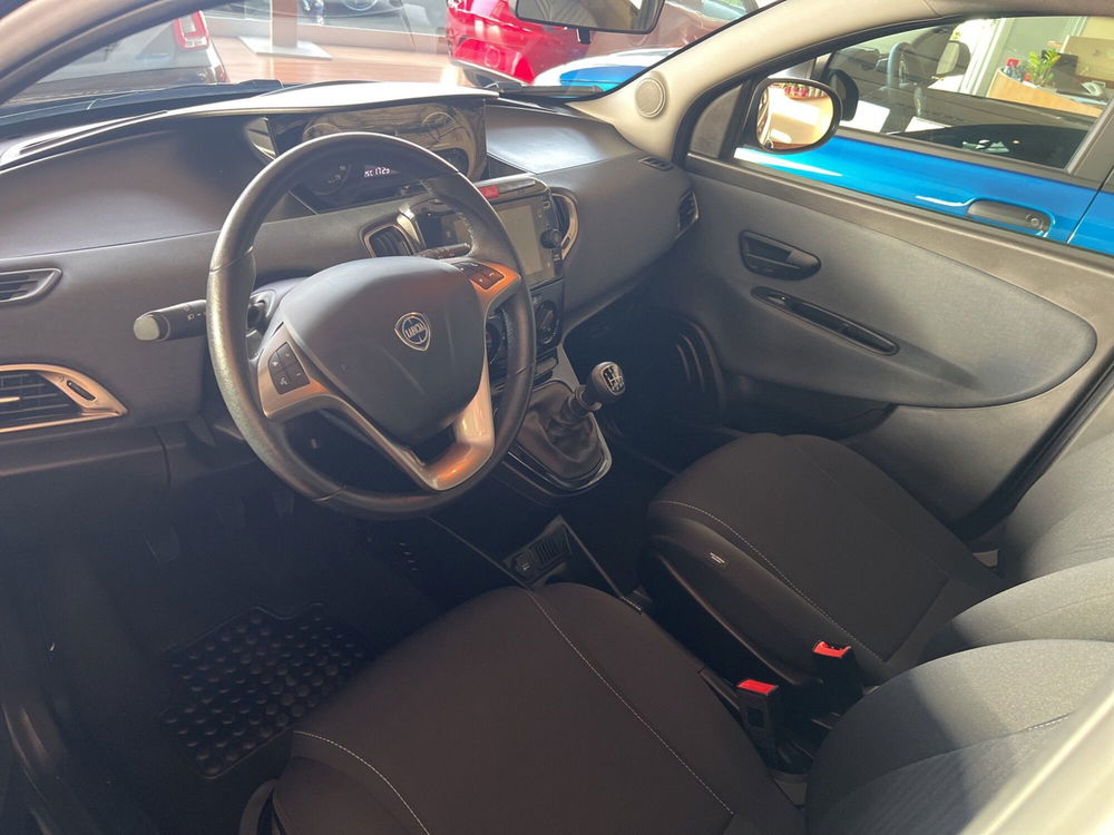 Lancia Ypsilon usata a Lucca (8)