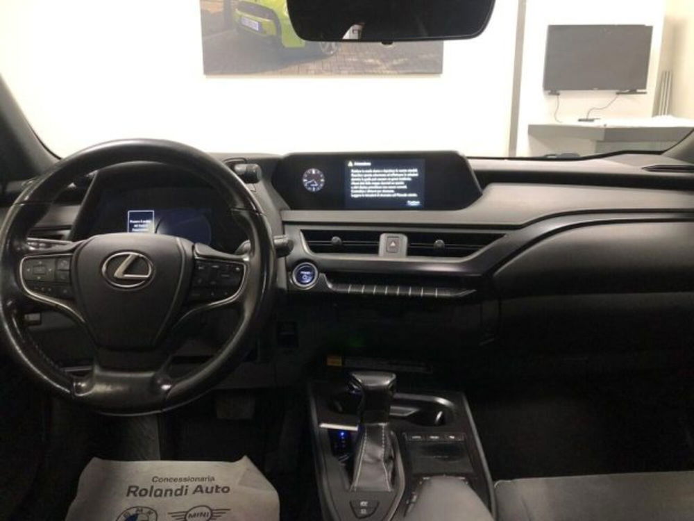 Lexus UX usata a Alessandria (9)